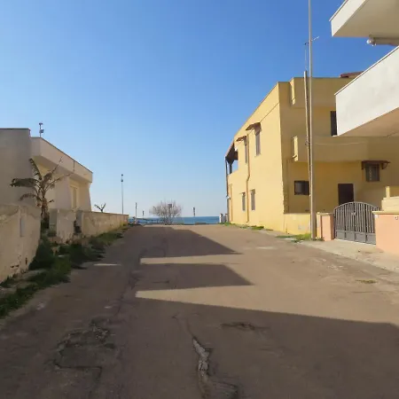 Casa Vacanze A Due Passi Dal Mare Feriehus Torre Mozza