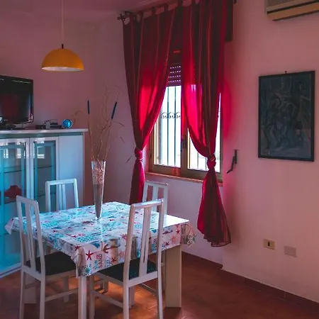 Casa Vacanze A Due Passi Dal Mare Torre Mozza